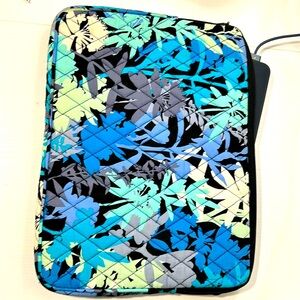 NWOT Vera Bradley Retro Blue Camo Floral Laptop Sleeve/Bag/Case